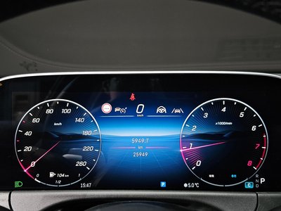 MERCEDES-BENZ E-CLASS - 8