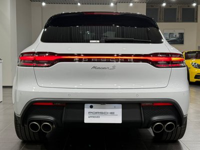 PORSCHE MACAN - 8