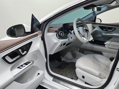 MERCEDES-BENZ EQE - 10