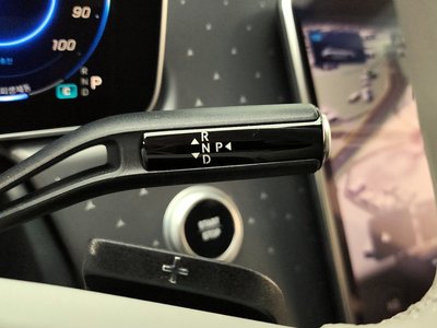 MERCEDES-BENZ EQE - 9