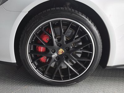 2018 Porsche PANAMERA photo 6