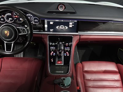 2018 Porsche PANAMERA photo 5