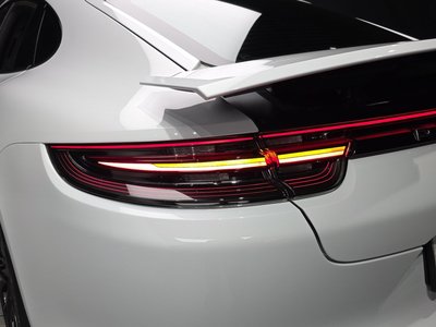 2018 Porsche PANAMERA photo 10