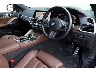2021 BMW BMW X6 — фото 9