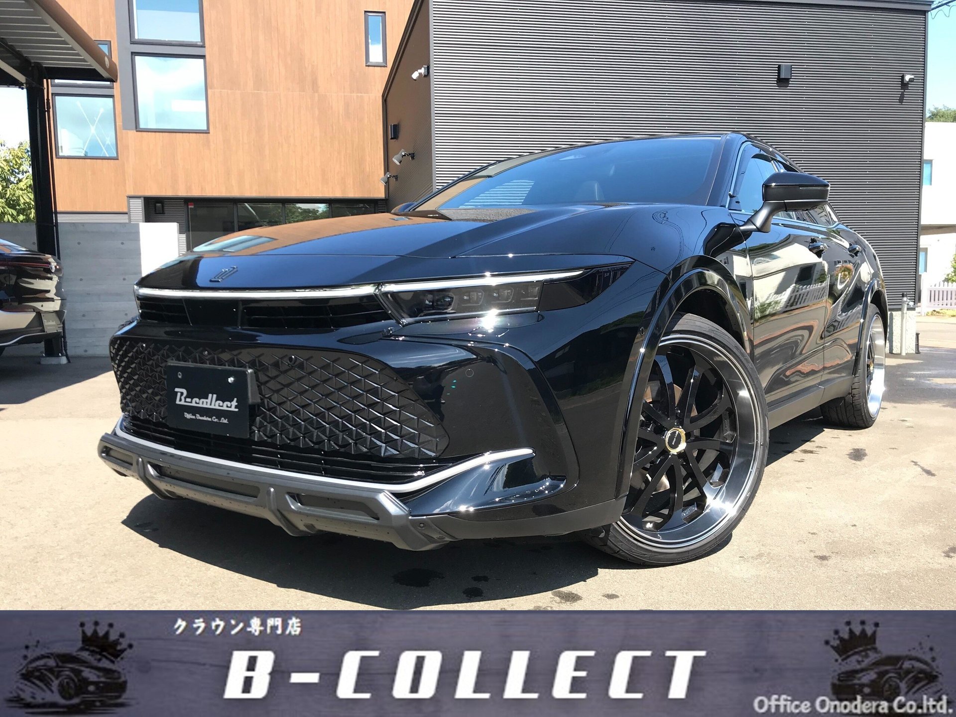 TOYOTA CROWN CROSSOVER - View 1