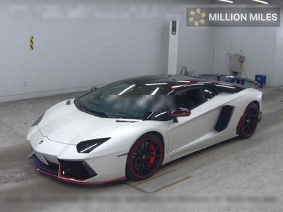 LAMBORGHINI AVENTADOR - 4