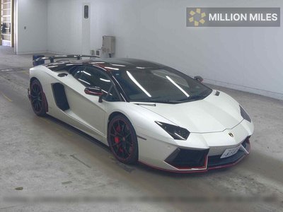 LAMBORGHINI AVENTADOR - 1