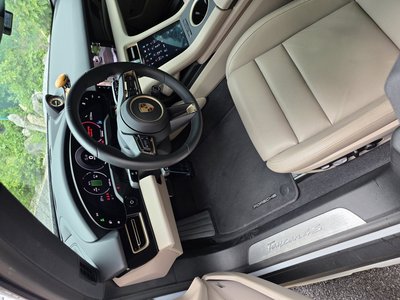 2024 Porsche TAYCAN photo 5