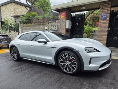 2024 Porsche TAYCAN photo 3