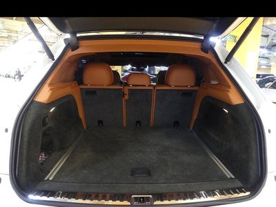 BENTLEY BENTAYGA - 3