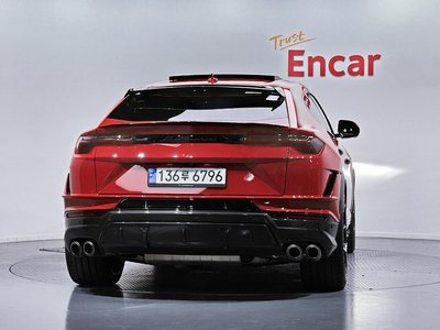 LAMBORGHINI URUS - 4