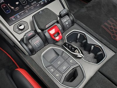 LAMBORGHINI URUS - 9