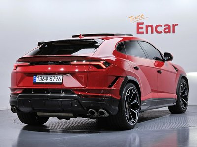 LAMBORGHINI URUS - 3
