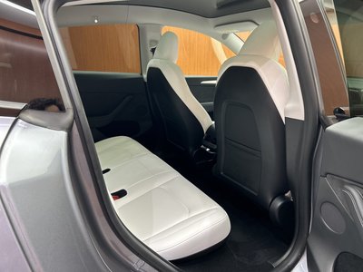 TESLA MODEL Y - 7