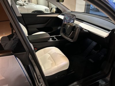 TESLA MODEL Y - 5
