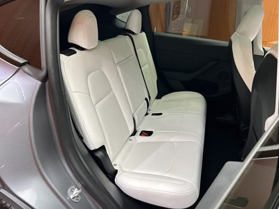 TESLA MODEL Y - 8