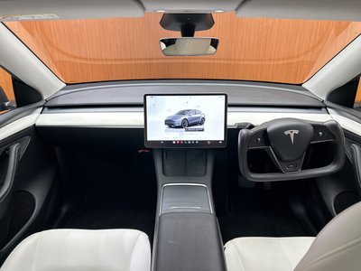 TESLA MODEL Y - 4