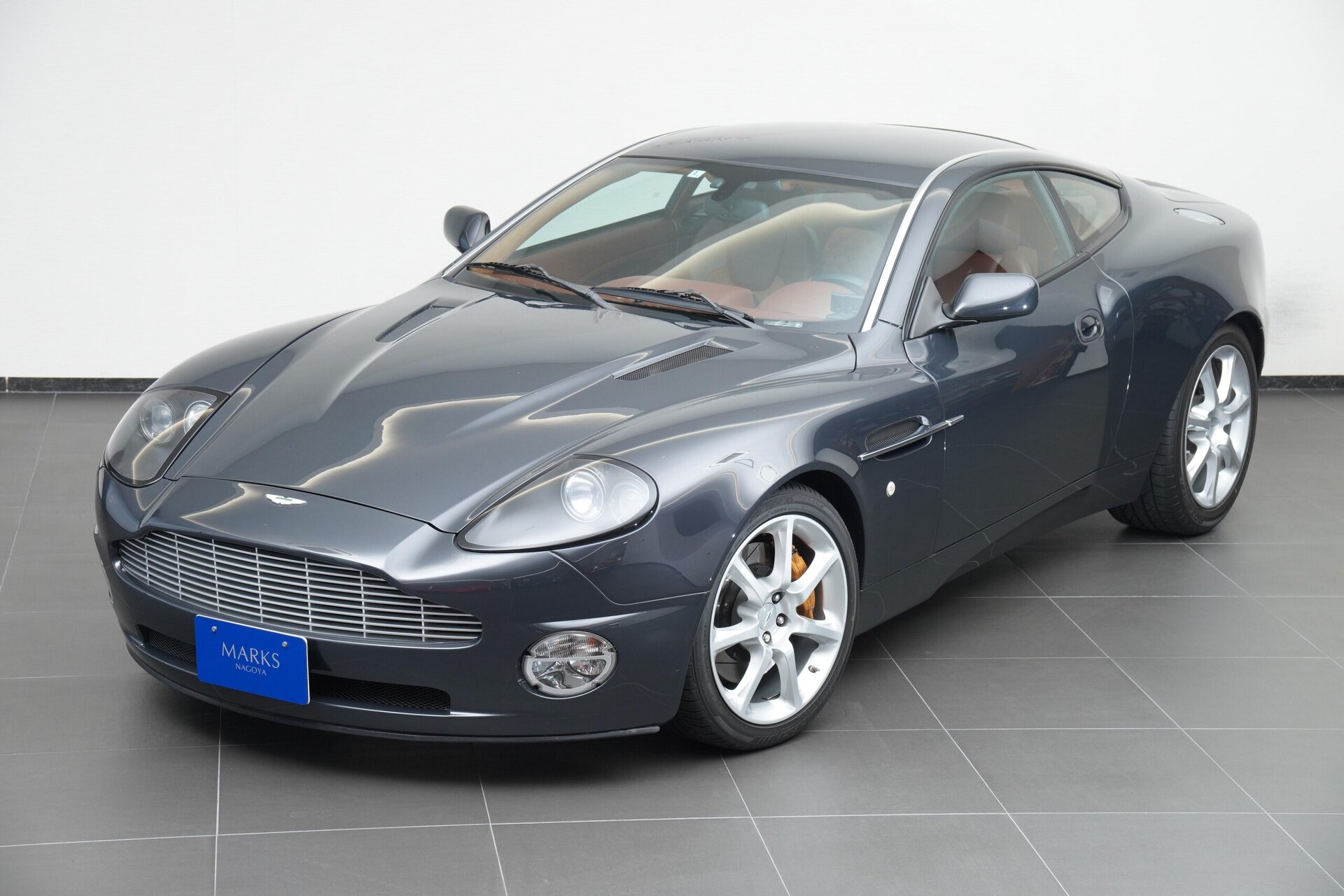 ASTON MARTIN V12 VANQUISH - View 1