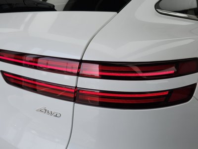 صورة 10 لـ 2023 Genesis GV70