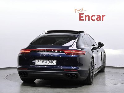 PORSCHE PANAMERA - 4