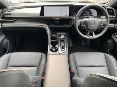 صورة 3 لـ 2025 Toyota CROWN CROSSOVER