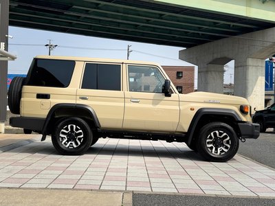 TOYOTA LAND CRUISER 70 - 7