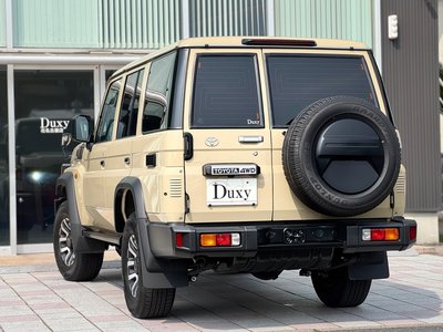 TOYOTA LAND CRUISER 70 - 8