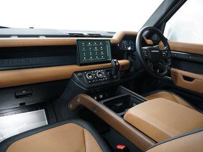 صورة 8 لـ 2024 LAND Rover DEFENDER