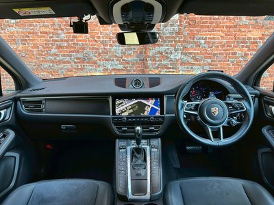 PORSCHE MACAN - 3