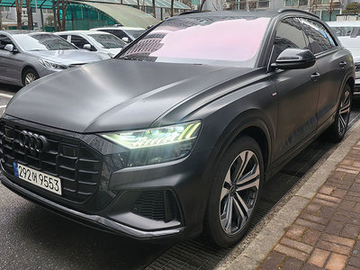 AUDI Q8 - 1