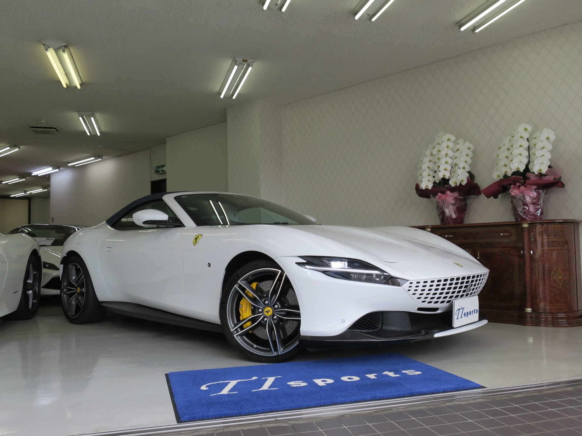 FERRARI ROMA SPIDER - View 1