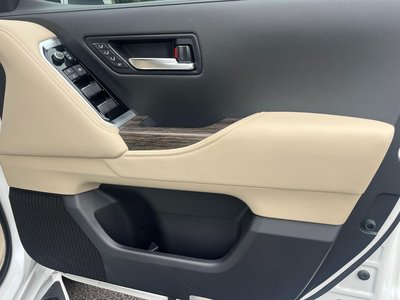 2023 Toyota LAND CRUISER 300 — миниатюра 13