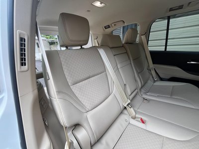 2023 Toyota LAND CRUISER 300 — миниатюра 25