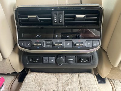 2023 Toyota LAND CRUISER 300 — миниатюра 26