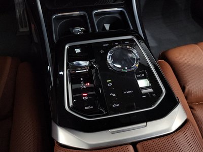 2024 BMW 7 SERIES photo 9