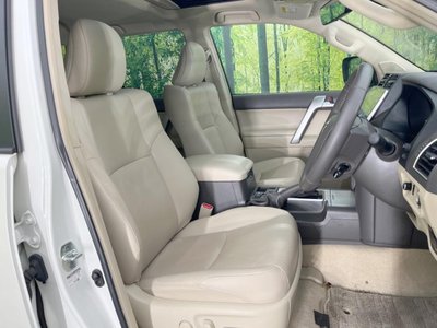 TOYOTA LAND CRUISER PRADO - 8