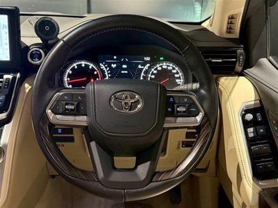 TOYOTA LAND CRUISER 300 - 8