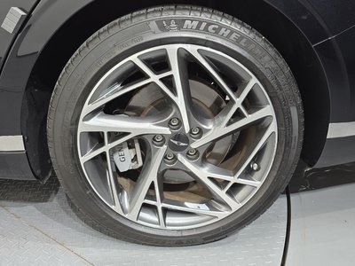 صورة 8 لـ 2022 Genesis G90 (RS4)
