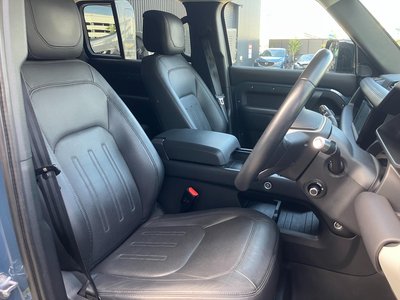 LAND ROVER DEFENDER - 8