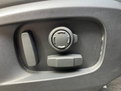 LAND ROVER DEFENDER - 10