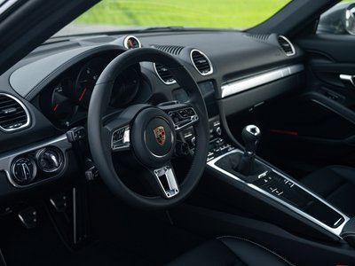 2025 Porsche 718 photo 3