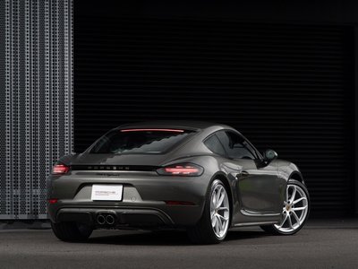 2025 Porsche 718 photo 2