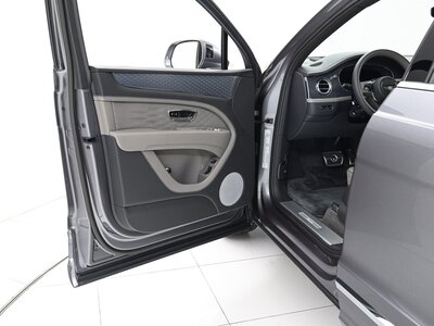 BENTLEY BENTAYGA - 8