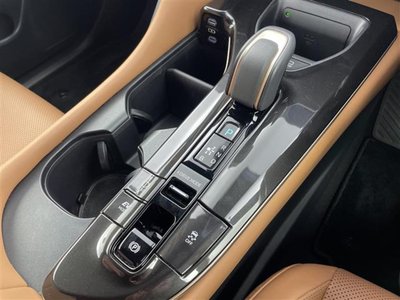 TOYOTA CROWN SPORT - 9