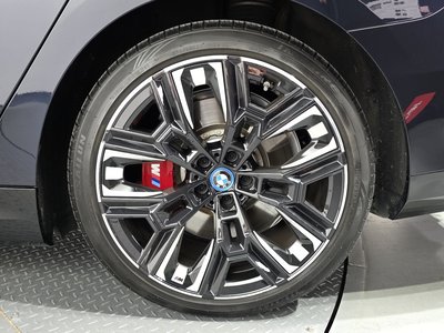 صورة 8 لـ 2023 BMW I5