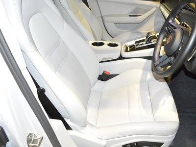 PORSCHE PANAMERA - 10