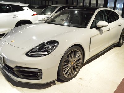 PORSCHE PANAMERA - 3
