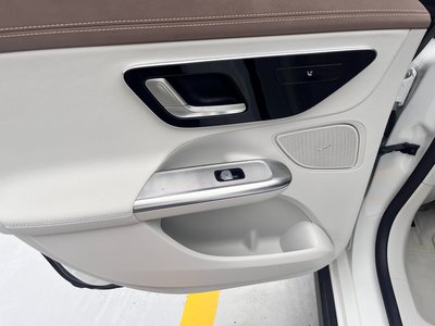 MERCEDES-BENZ EQE - 9