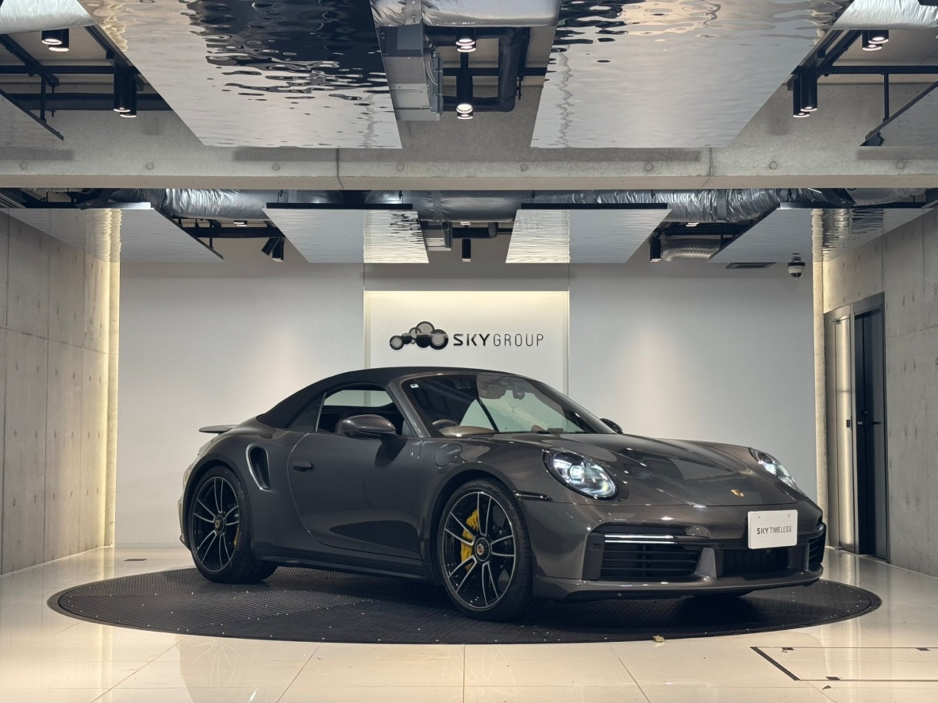 PORSCHE 911 CABRIOLET - View 1