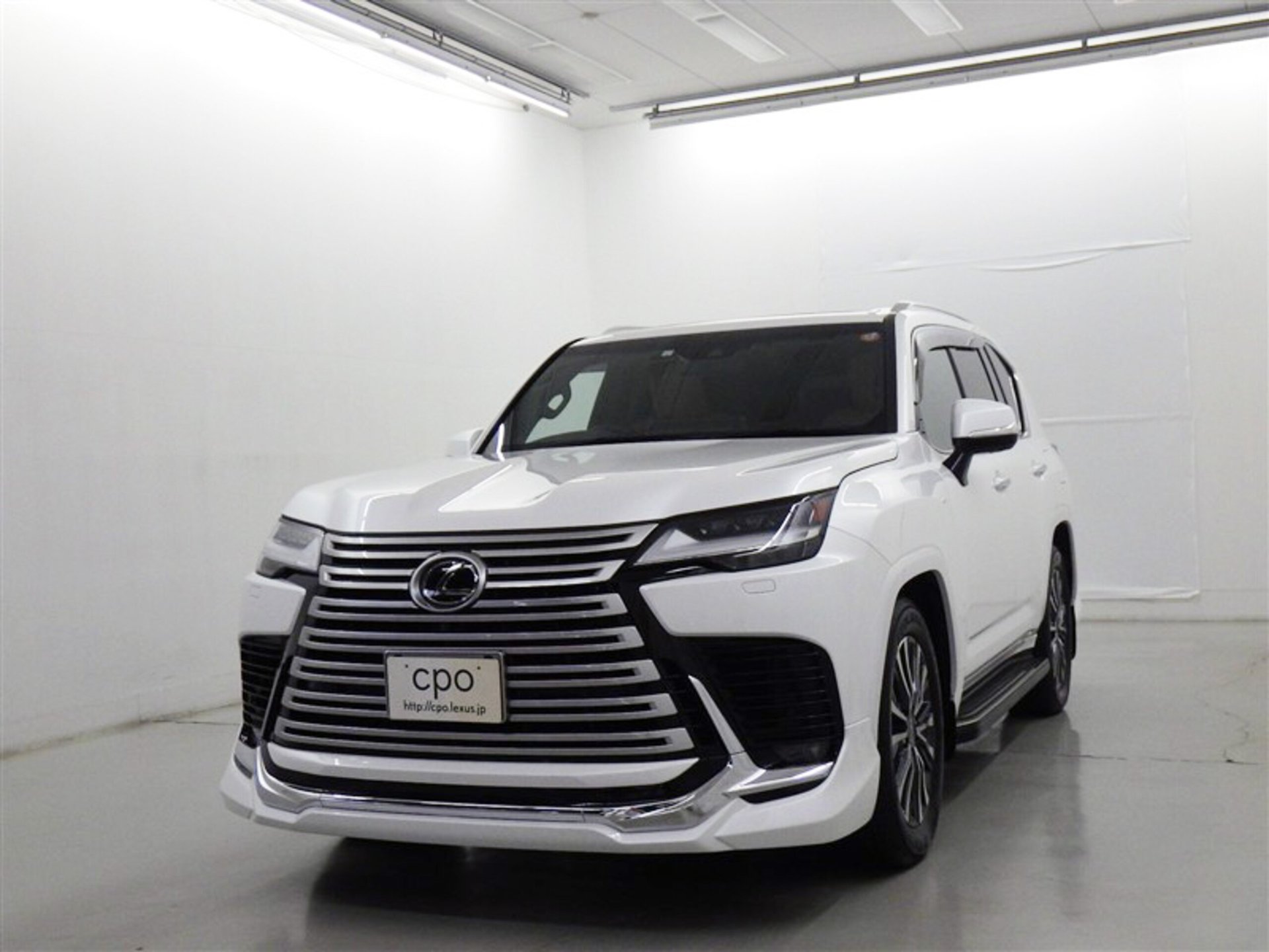 LEXUS LX - View 1